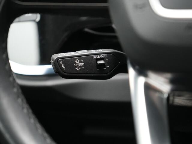 Audi Q3 Sportback 45 TFSI e S Line Plug In Hybrid 245pk Dealer O.H PHEV | Adaptive Cruise | Alcantara Sportstoelen Verwarmd | Bluetooth | Lane Assist | Blis | Sfeerverlichting | Navigatie | Virtual | DAB | 20"LM |