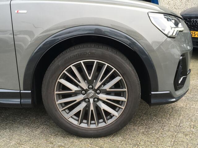 Audi Q3 35 TFSI S-line Black Leder Sfeer CarPlay