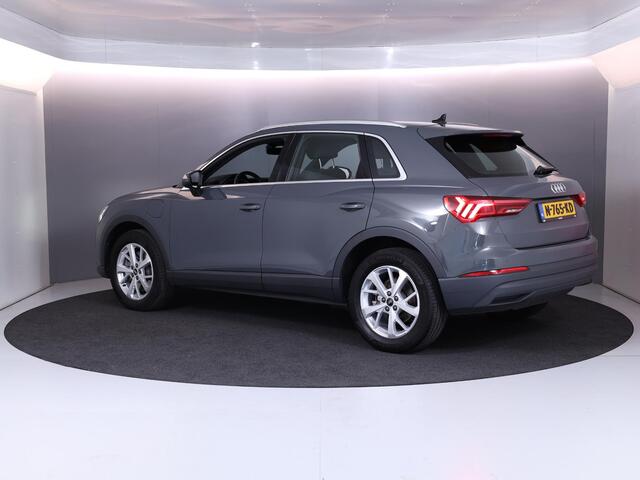 Audi Q3 45 TFSI e Business Edition 245 pk S-tronic | Navigatie | Parkeersensoren | Adaptieve cruise control | LED koplampen | Lichtmetalen velgen 18" |