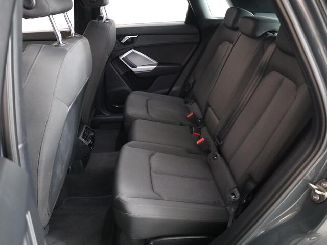 Audi Q3 45 TFSI e Business Edition 245 pk S-tronic | Navigatie | Parkeersensoren | Adaptieve cruise control | LED koplampen | Lichtmetalen velgen 18" |