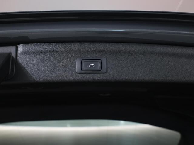 Audi Q3 45 TFSI e Business Edition 245 pk S-tronic | Navigatie | Parkeersensoren | Adaptieve cruise control | LED koplampen | Lichtmetalen velgen 18" |