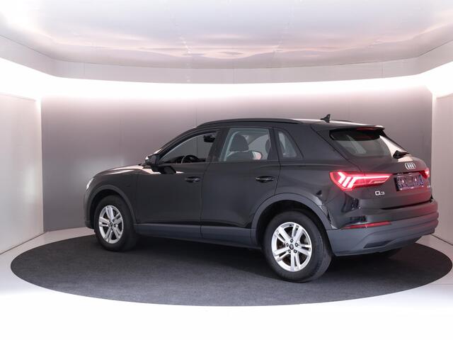 Audi Q3 45 TFSI e edition 245 pk S-tronic | Navigatie via App | Parkeersensoren achter | Adaptieve cruise control | LED koplampen | Stoelverwarming |