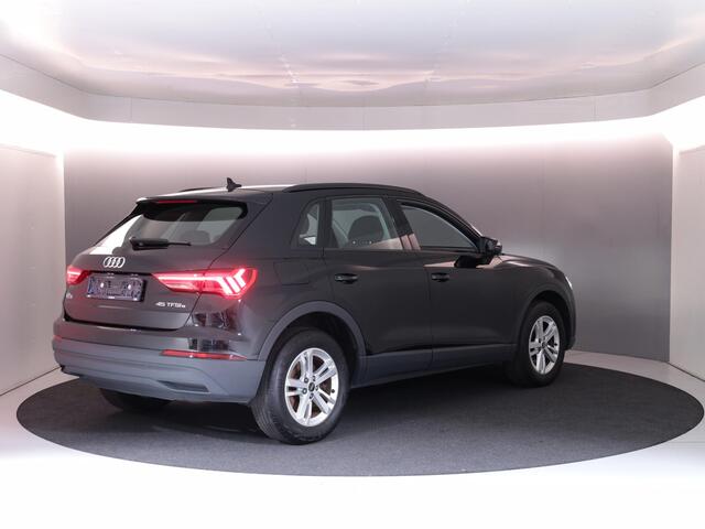 Audi Q3 45 TFSI e edition 245 pk S-tronic | Navigatie via App | Parkeersensoren achter | Adaptieve cruise control | LED koplampen | Stoelverwarming |