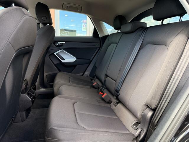 Audi Q3 Sportback 45 TFSI E S-Line | PHEV | Matrix | Stoelverwarming | Digital Dash | Parkeersensoren |