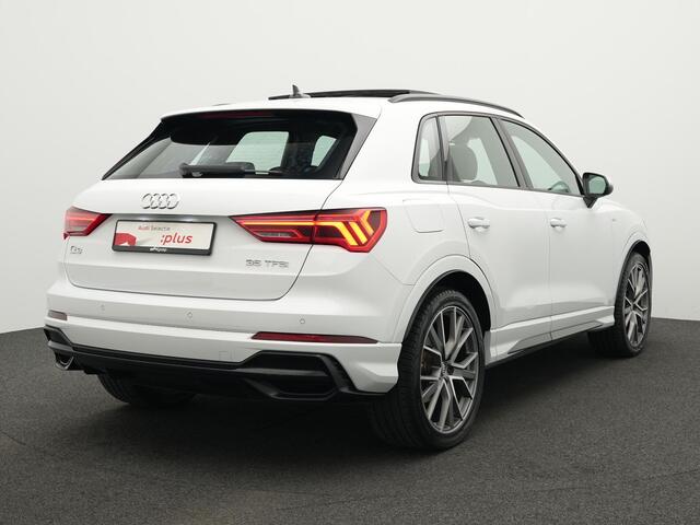 Audi Q3 35 TFSI 150 pk S-tronic S-Line | Panoramadak | Trekhaak | Bang & Olufsen | Leder/alcantara | Navigatie