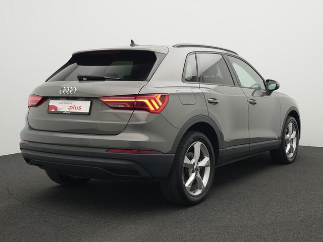 Audi Q3 45 TFSI e 245 pk S-tronic Business Edition | Standkachel | Trekhaak | Sportstoelen | Stoelverwarming | Onderstel adaptieve demping | 19 inch