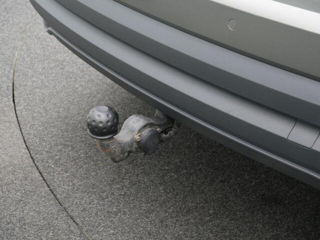 Audi Q3 45 TFSI e 245 pk S-tronic Business Edition | Standkachel | Trekhaak | Sportstoelen | Stoelverwarming | Onderstel adaptieve demping | 19 inch