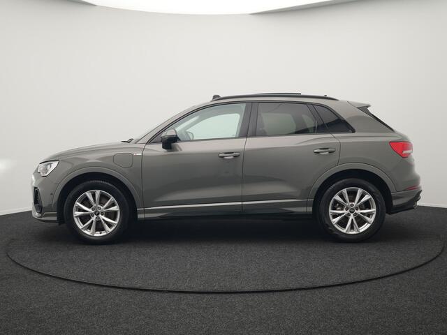 Audi Q3 45 TFSI e S Line Plug In Hybrid 245pk Dealer O.H PHEV | Trekhaak Afneembaar | Panodak | Adaptive Cruise | Sportstoelen Verwarmd | Apple Carplay | Keyless | Navigatie | Virtual | DAB |