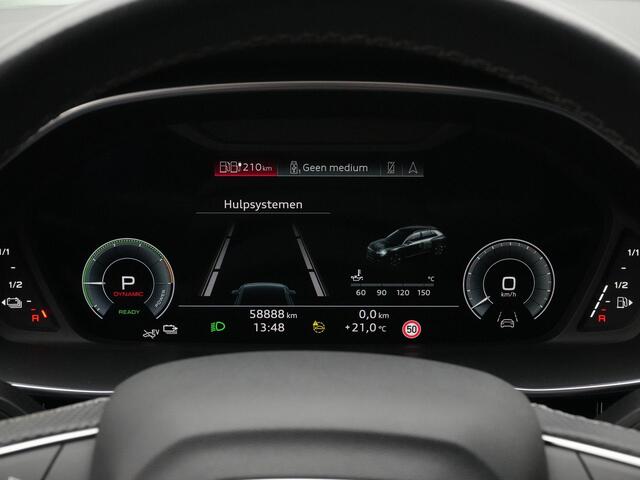 Audi Q3 Sportback 45 TFSI e 245 pk S-tronic S Edition | Sportstoelen | Stoelverwarming | Trekhaak | LED | Achteruitrijcamera | Adaptive Cruise | 19 inch