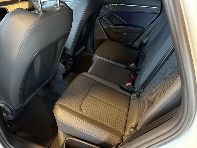 Audi Q3 35 TFSI S Edition ** 20inch ** Black Optic ** Stoelverwarming