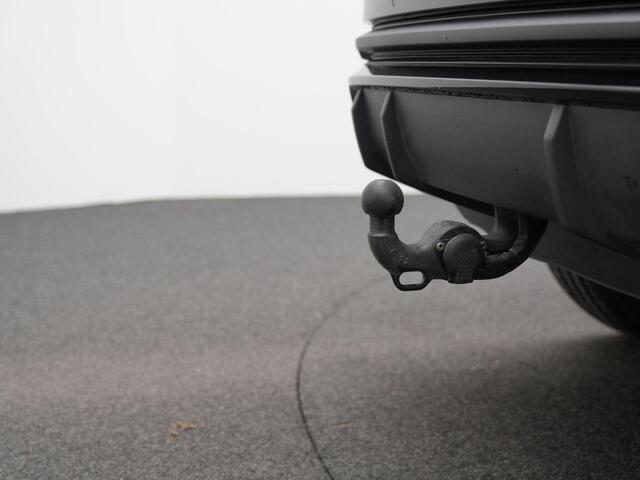 Audi Q3 Sportback 45 TFSI e 245 pk S-tronic S-Line | Panoramadak | Trekhaak | 360 camera | Navigatie | Stoelverwarming