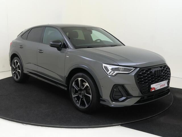 Audi Q3 Sportback 45 TFSI e S Edition | Parkeerassistent | Achteruitrijcamera | Stoelverwarming | Dodehoek detectie | Adaptieve cruise control | Audi virtual cockpit | Navigatie |