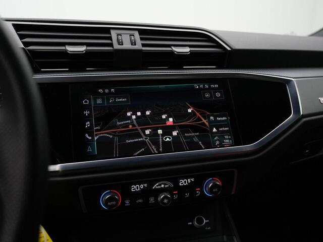 Audi Q3 40 TFSI 190 pk S-tronic quattro S edition / S-Line - Origineel NL | Panoramadak | Trekhaak | Matrix LED | Achteruitrijcamera | Navigatie | Adaptive Cruise