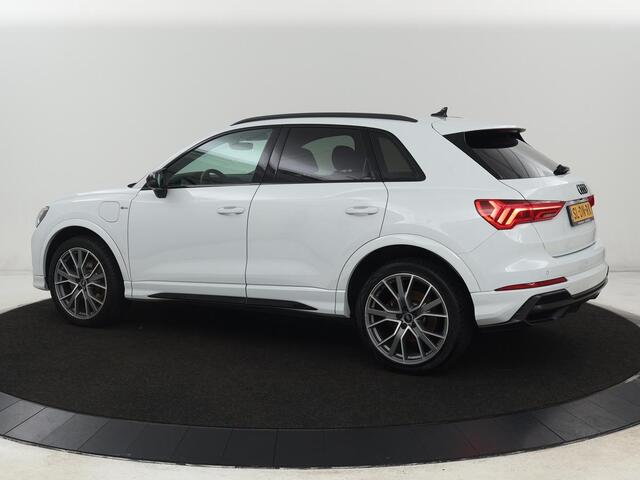 Audi Q3 45 TFSIe S edition | Leder | Stoelverwarming | Adaptive cruise | Camera | Carplay | Sfeerverlichting | Navigatie | Sonos 3D Sound | Climate control | Parkeerhulp | Full LED | S Line | PHEV | Plug In