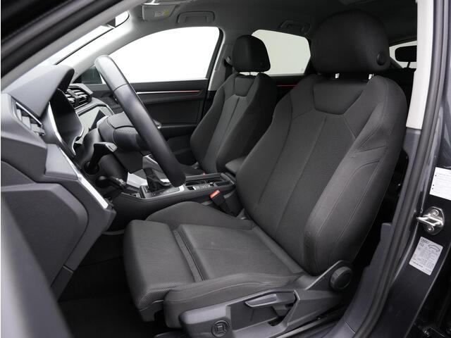 Audi Q3 Sportback 35 TFSI 150 pk S-tronic Advanced Edition / S-Line | Stoelverwarming | Navigatie | Parkeersensoren voor/achter