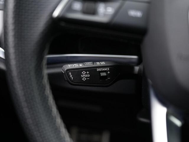 Audi Q3 45 TFSI e 245 pk S-tronic S-Line | Leder/alcantara | Achteruitrijcamera | Stoelverwarming | Adaptive Cruise | Navigatie