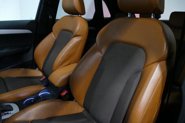 Audi Q3 2.0 TFSI quattro S Line / Panoramadak / Elektr. verstelbare voorstoelen / Achteruitrijcamera / Stoelverwarming / Elektr. wegklapbare trekhaak / Full LED / Audi Sound System / Navigatie / Cruise Control / 19'' LMV / Lichtpakket / Dodehoek detectie / Audi E