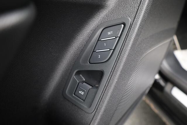 Audi Q3 35 150PK TFSI S-edition PANORAMA - LEER - ACC NL-AUTO