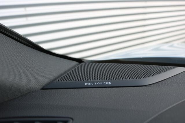 Audi Q3 40 TFSI Quattro S-Line (Panoramadak VirtualCockpit Carplay B&O ACC 360Camera Full-Led Trekhaak 20InchLMV PrivacyGlass)