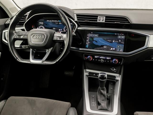 Audi Q3 35 TFSI S-Line Sport 150Pk Automaat (PANORAMADAK, APPLE CARPLAY, GROOT NAVI, LEDER/ALCANTARA, CAMERA, SPORTSTOELEN, ELEK ACHTERKLEP, GETINT GLAS, NIEUWSTAAT)