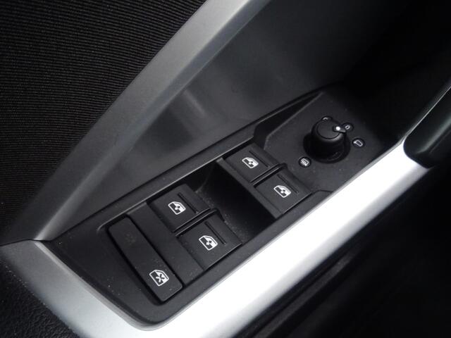 Audi Q3 35 TFSI Pro Line * CARPLAY * STOELVERW. * EYE CATCHER !!