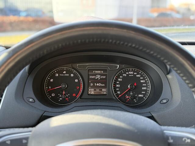 Audi Q3 1.4 TFSI CoD Sport S Line Edition 150PK | Parkeersensoren voor + achter | Clima | Stoelverwarming | Elektrische kofferklep |