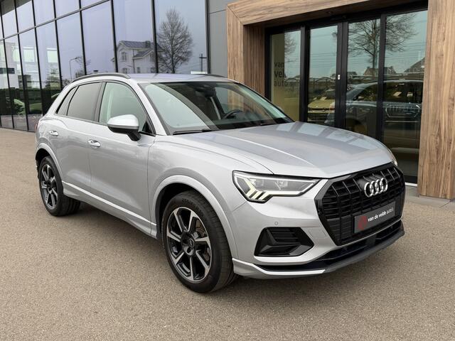 Audi Q3 35 TFSI 150pk S-tronic Advanced | Trekhaak | Zwart optiek | Dode hoek | Keyless | Alcantara | Carplay | Rijklaar incl. Bovag garantie