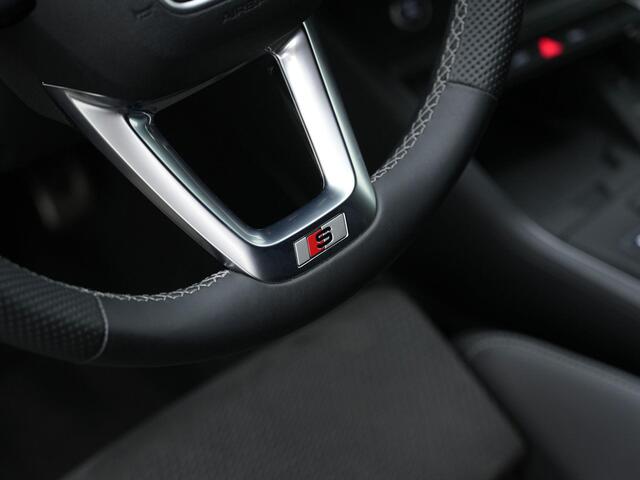 Audi Q3 Sportback 45 TFSI e 245 pk S-tronic S-Line | Leder/alcantara | Stuur-/stoelverwarming | Achteruitrijcamera | Adaptive Cruise
