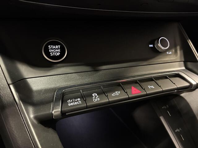 Audi Q3 Sportback 45 TFSIe 245pk S-tronic Edition · Camera ·Apple/Android Car Play · Dodehoek Detectie · Keyless · Navigatie · 20'' Inch ·