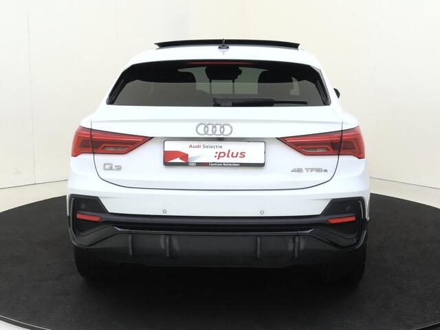 Audi Q3 Sportback 45 TFSI e S Edition | Panoramadak | Achteruitrijcamera | Dodehoek detectie | Adaptieve cruise control | CarPlay | Audi virtual cockpit | Stoelverwarming |