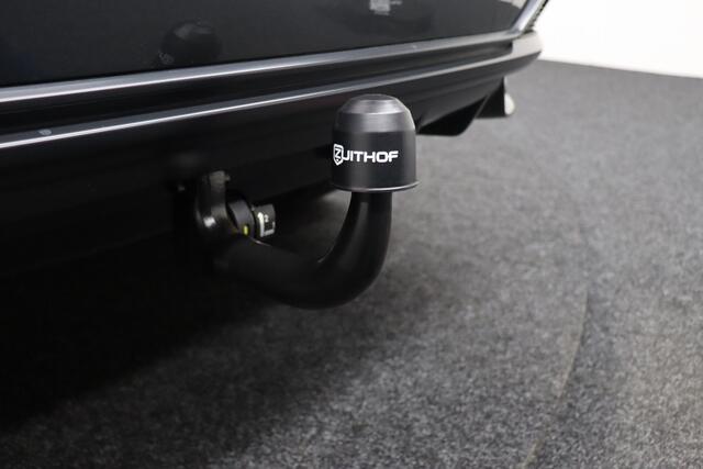 Audi Q3 45 TFSI e S edition Plug-in Hybrid | Adaptive-cruise | Afneembare Trekhaak | Virtual Cockpit | Camera | Stoelverwarming | Navigatie | Apple Carplay & Android Auto | 19 Inch Velgen | All-season Banden