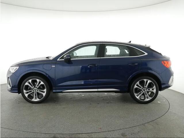 Audi Q3 Sportback 45 TFSI e ** LED, GRAU LEDER, VIRTUAL, APAPT. CRUISE, SPIEGEL-PACK, 20-inch LMV ** 1e EIG - Slechts 41.200km. ** ** INFORMEER OOK NAAR ONZE AANTREKKELIJKE FINANCIAL-LEASE TARIEVEN **