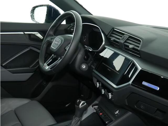 Audi Q3 Sportback 45 TFSI e ** LED, GRAU LEDER, VIRTUAL, APAPT. CRUISE, SPIEGEL-PACK, 20-inch LMV ** 1e EIG - Slechts 41.200km. ** ** INFORMEER OOK NAAR ONZE AANTREKKELIJKE FINANCIAL-LEASE TARIEVEN **