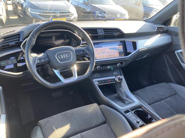 Audi Q3 45TFSIe/245PK Business Edition · Trekhaak · Panoramadak · Camera + Parkeersensoren ·