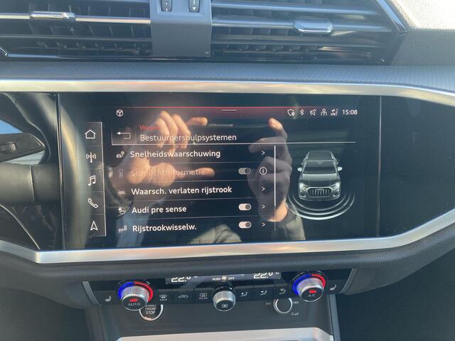 Audi Q3 45TFSIe/245PK Business Edition · Trekhaak · Panoramadak · Camera + Parkeersensoren ·
