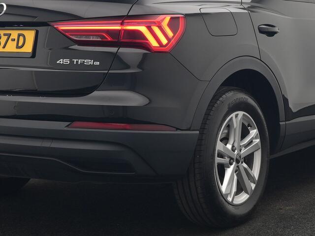 Audi Q3 45 TFSI e Plug In Hybrid 245pk Dealer O.H. PHEV | Trekhaak Af Fabriek | Panodak | Camera | Alcantara Sportstoelen Verwarmd | Apple Carplay | Keyless | Blis | LED Koplampen | Virtual | Navigatie | DAB |