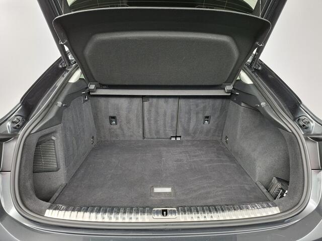 Audi Q3 Sportback 45 TFSI e S Edition | Camera | Trekhaak | AppleCarplay AndroidAuto Navigatie | Stoelverwarming | Matrix LED |