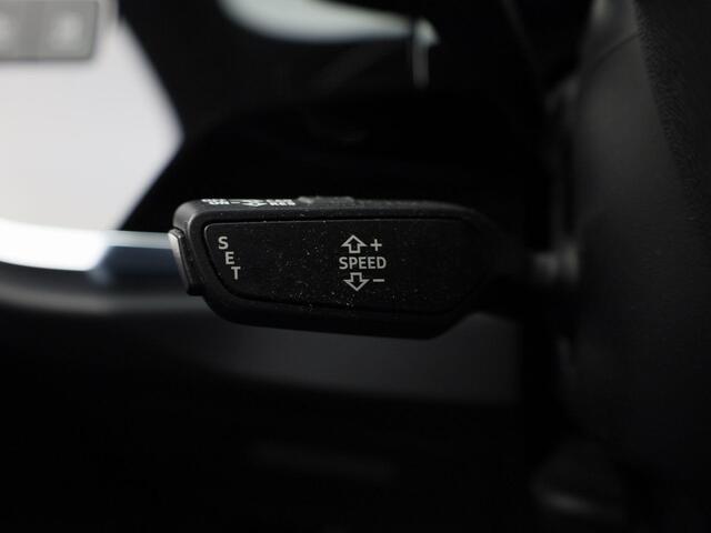 Audi Q3 45 TFSIe 180kW/245PK S Line · Panoramadak · Camera + Parkeersensoren · Drive select