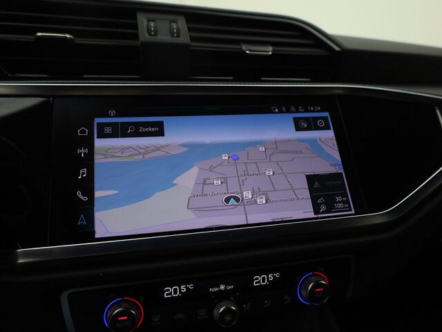 Audi Q3 45 TFSIe 180kW/245PK S Line · Panoramadak · Camera + Parkeersensoren · Drive select