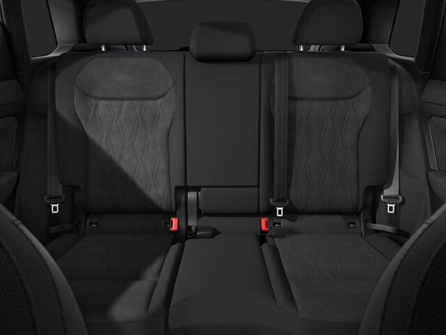 Audi Q3 1.5 200kW e-hybrid S edition 272 PK · Tech Pro · Alcantara bekleding · 20" LM Velgen