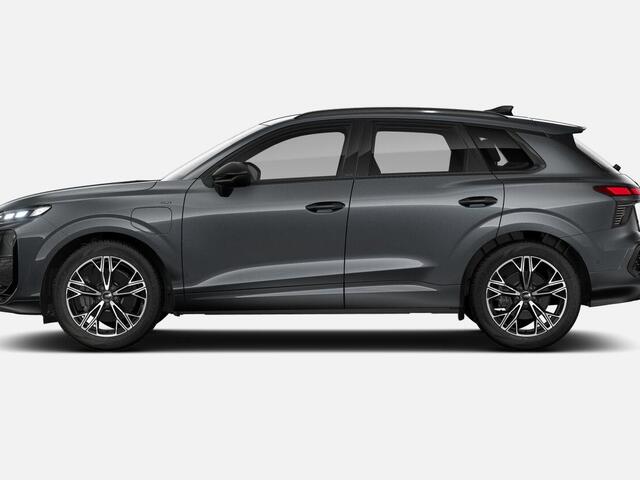 Audi Q3 1.5 200kW e-hybrid S edition 272 PK · Optiekpakket zwart-glanzend · Trekhaak mech. zwenkbaar · 19" LM Velgen