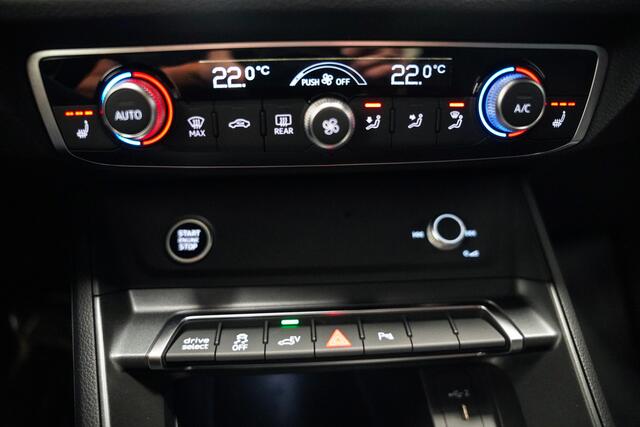 Audi Q3 Sportback 45 TFSI e S-Line Blacked|20 inch|Acc|Camera|Apple car play