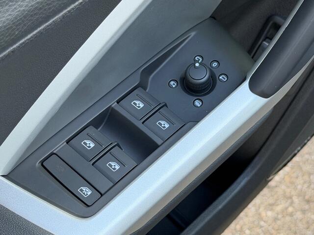 Audi Q3 45 TFSI e S-line | Panoramadak | Leder | Sonos | Carplay | Led | Camera | Dode hoek | Elek. achterklep | Rijklaar incl. garantie