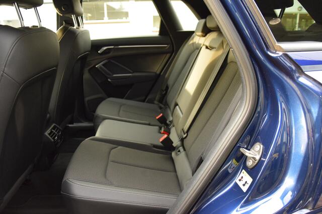 Audi Q3 35 TFSI S edition S-Tronic Automaat | Org. NL | BOVAG Garantie | Trekhaak | Virtual Cockpit | Full LED | Sportstoelen | Camera | Apple Carplay/Android Auto | Elektrische Kofferklep | 18'' Velgen |