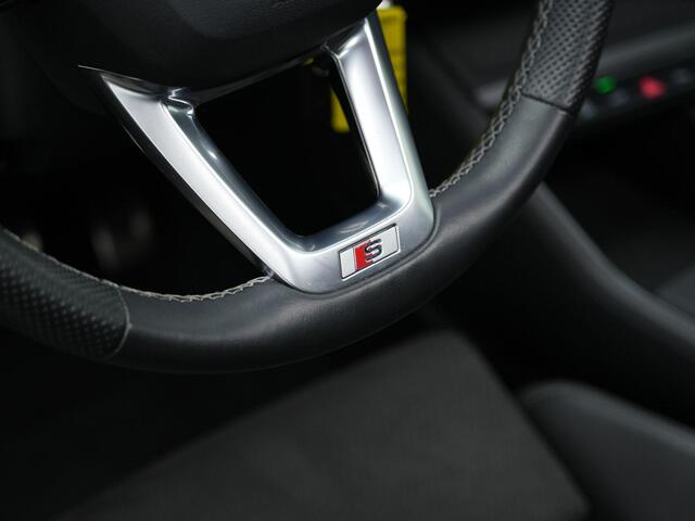 Audi Q3 45 TFSI e 245 pk S-Line | Panoramadak | Leder/alcantara | Achteruitrijcamera | Adaptive Cruise | Elektrische achterklep | Stoelverwarming | Navigatie | Side Assist