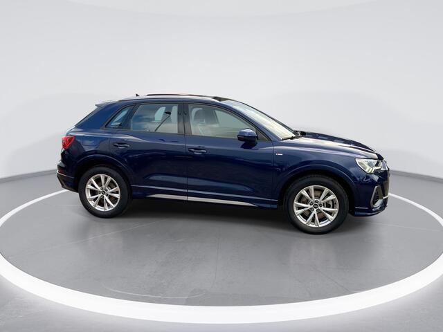 Audi Q3 45 TFSIe 180kW/245PK S Line · Panoramadak · Camera · Apple/Android Car Play · Drive select · Leder/Stof