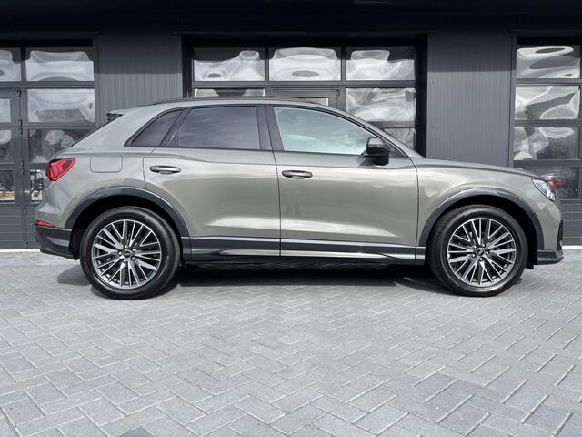 Audi Q3 35 TFSI S-line Chronos grey