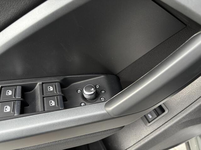 Audi Q3 35 TFSI S-line Chronos grey