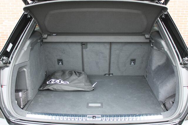 Audi Q3 45 TFSI e 245PK S edition |PANO-DAK|LEER|TREKHAAK|BLACK-OPTIC|