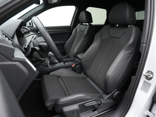 Audi Q3 45 TFSI e 245 pk S-Line | Achteruitrijcamera | Stoelverwarming | Navigatie | Keyless Entry